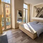 Lumineux Avec Balcon A