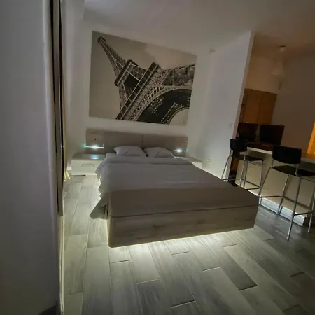 Lumineux Avec Balcon A