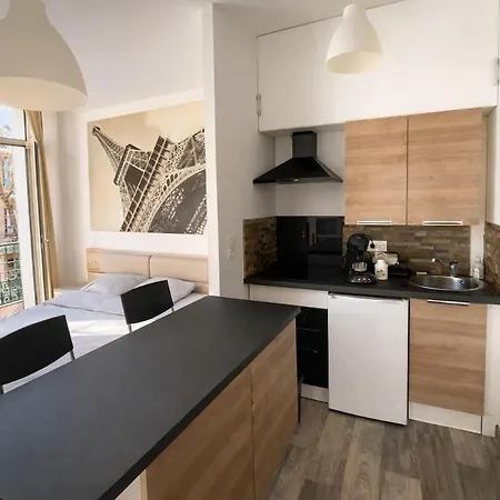 Lumineux Avec Balcon A *