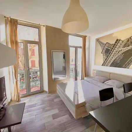 Lumineux Avec Balcon A *