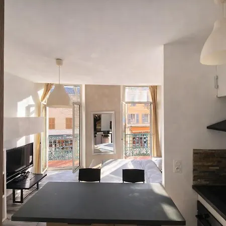 Lumineux Avec Balcon A * Йер