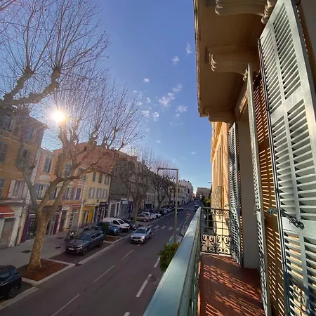 Lumineux Avec Balcon à