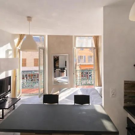 Апартаменты Lumineux Avec Balcon A Йер