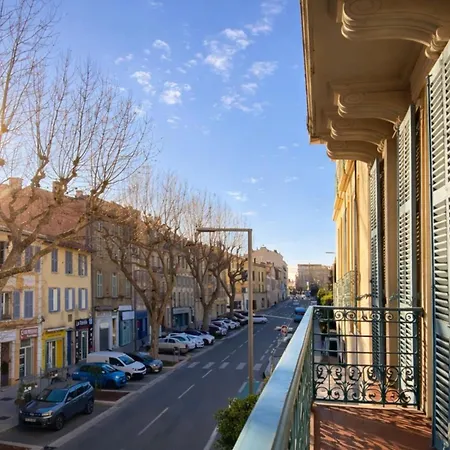 Lumineux Avec Balcon A * Йер